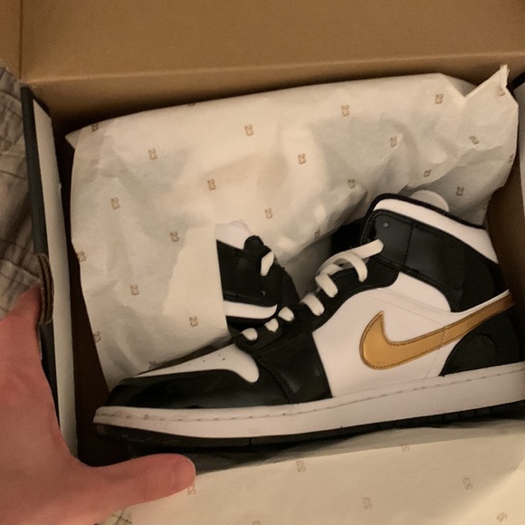 Jordan 1 Mid Black Metallic Gold. Size 13 - Picture 2 of 7